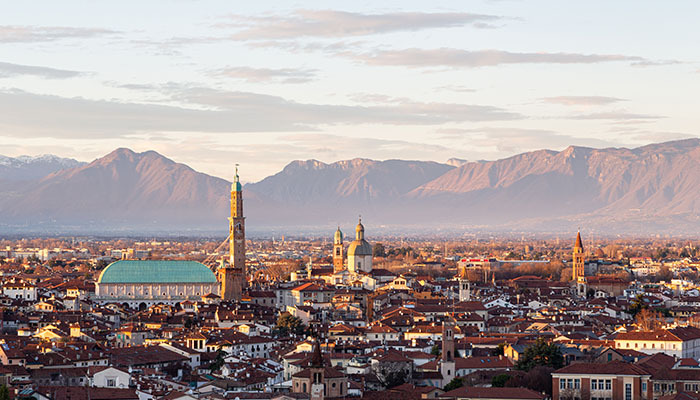 Veduta aerea della città di Vicenza, in Italia.