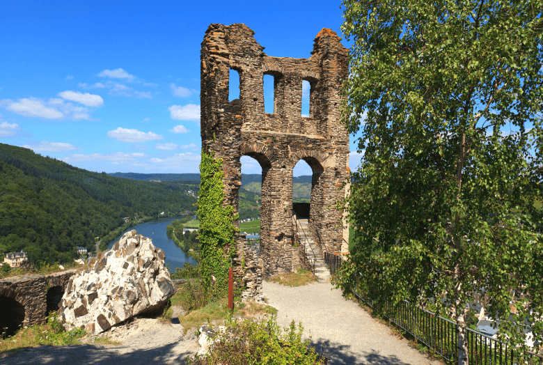 Traben-Trabach: Bergdörfer und Weinkeller