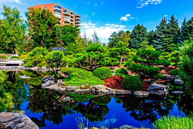 Estanque del jardín botánico de Denver, Colorado, Estados Unidos.	