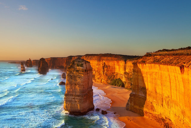 Sonnenuntergang bei den Zwölf Aposteln - Great Ocean Road in Australien