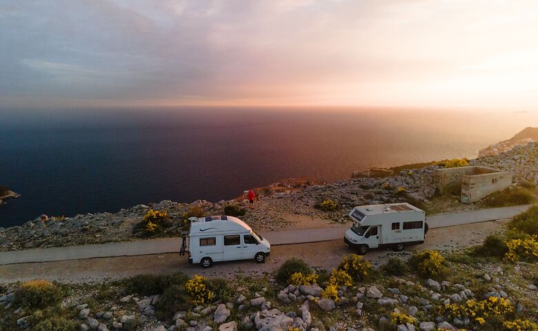 Camper in una baia in Croazia