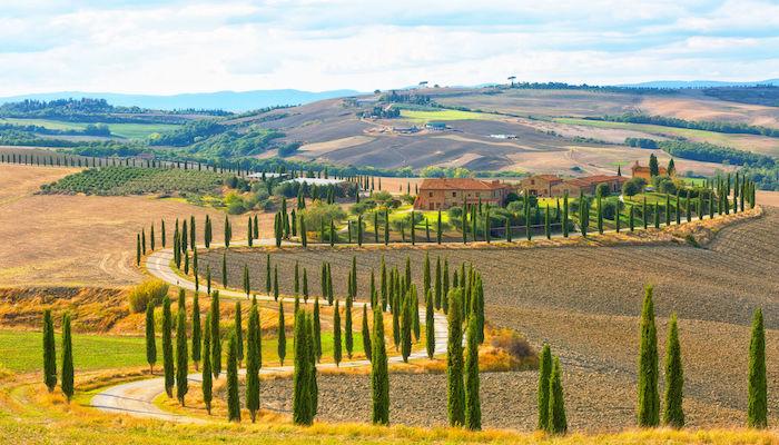 Vista panorámica de un paisaje rural italiano, Toscana, Italia