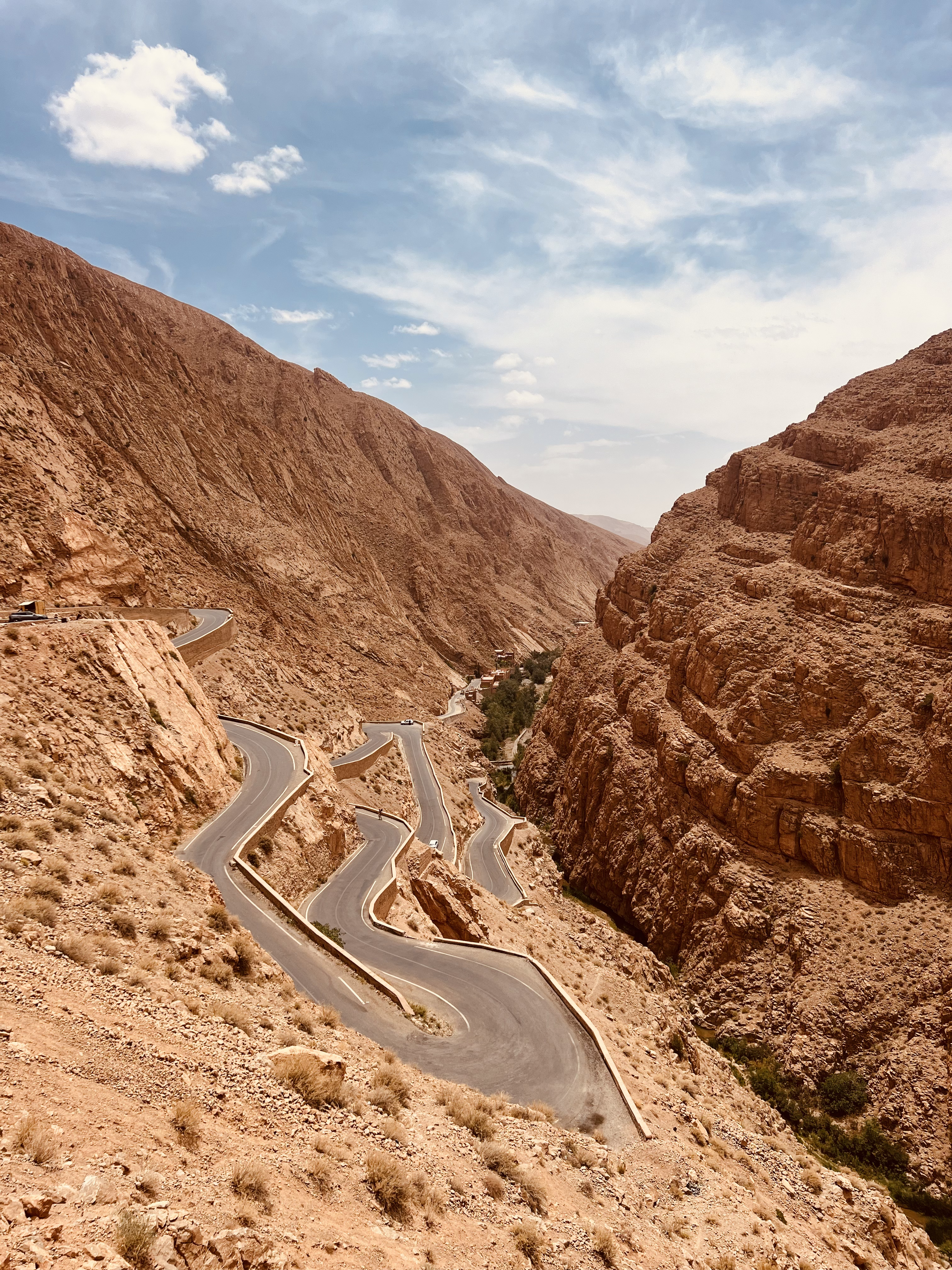 Bergstraße mit vielen Kurven auf Marokko