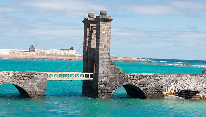 Puente de Las Bolas Castillo de San Gabriel Arrecife, Alcorcon España