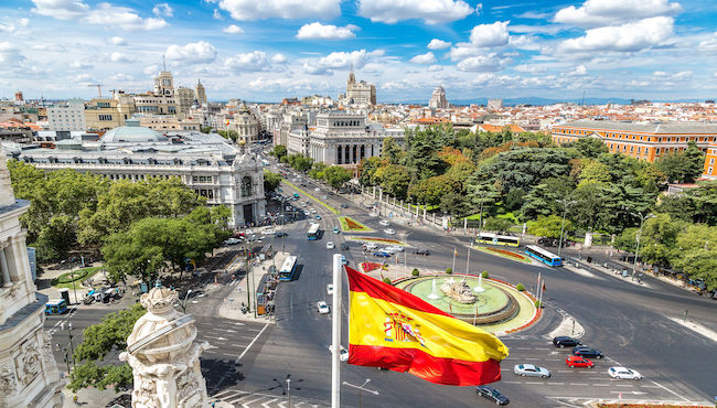 Blick auf den Kreisverkehr am Plaza de Cibeles in Madrid