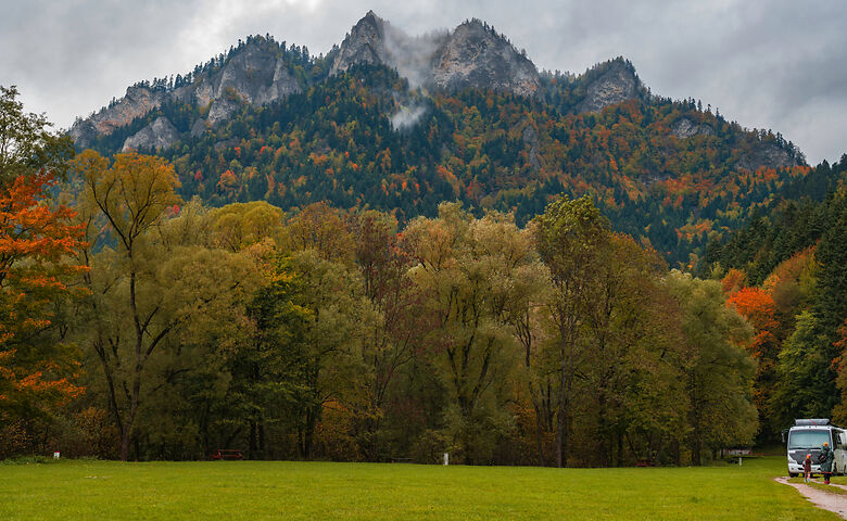 Herbstlandschaft in Polen mit Wohnmobil