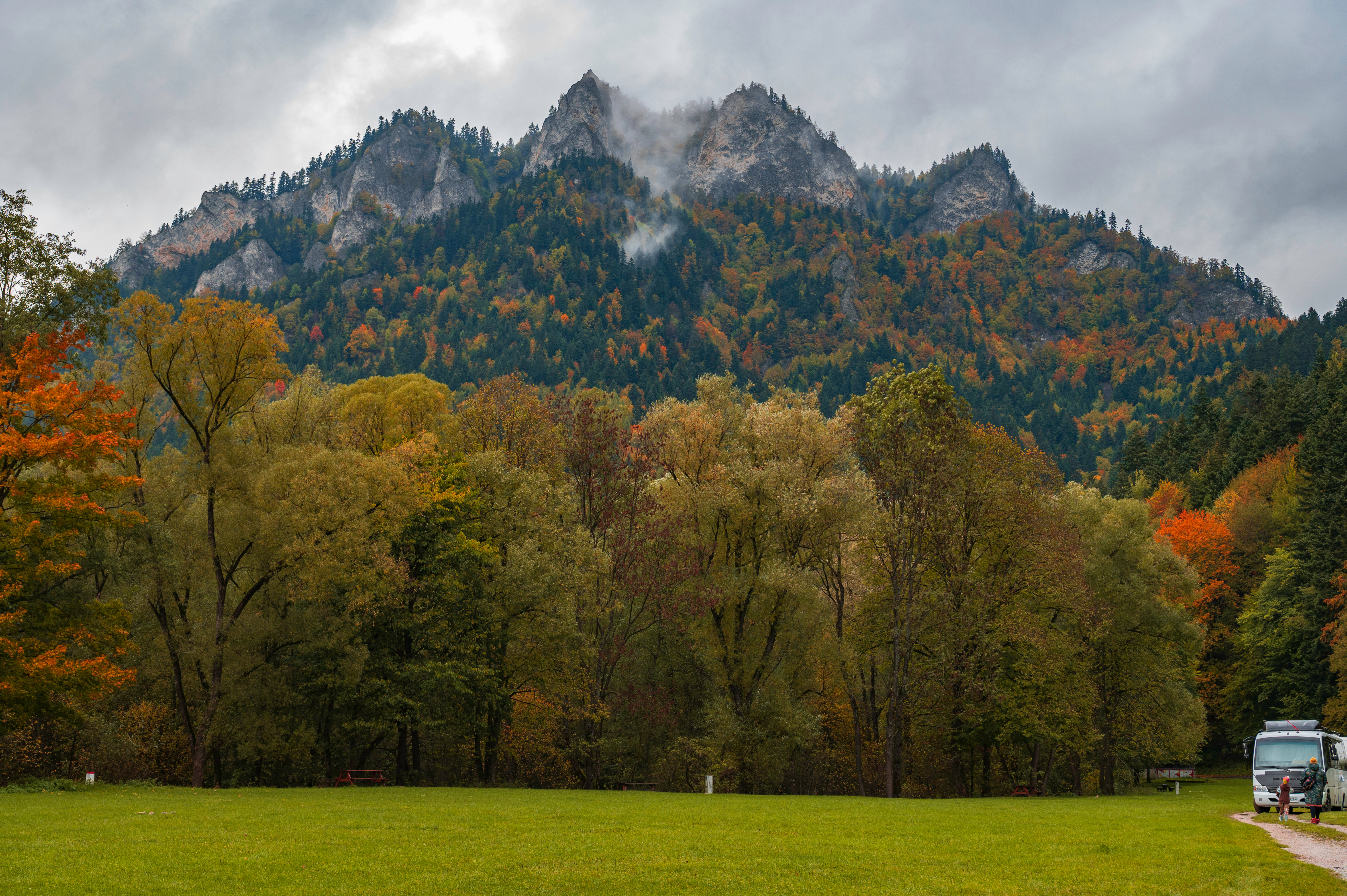 Herbstlandschaft in Polen mit Wohnmobil