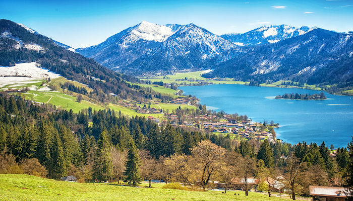 Lac de montagne de Schliersee près de Tegernsee Alpes allemandes, Bavière