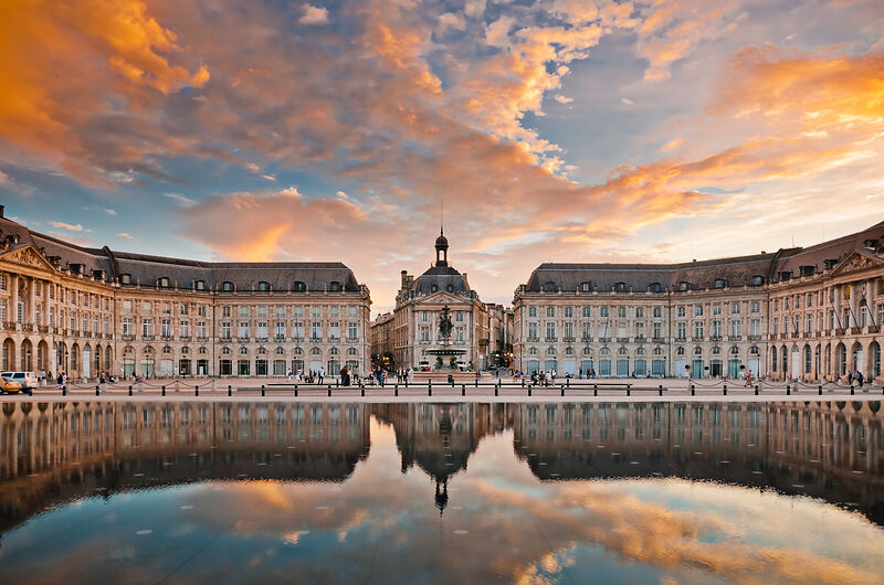 Der Place de la Bourse in Bordeaux mit dem Wasserspiegel