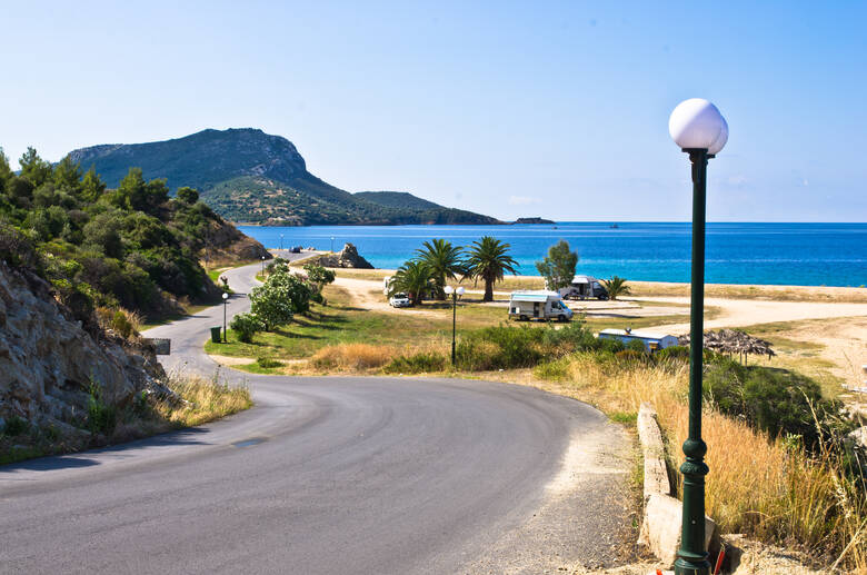 Wohnmobile parken in Griechenland direkt am Meer