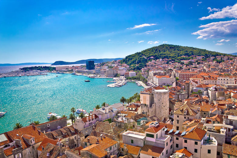 Hafen von Split und Marjan-Hügel, Dalmatien, Kroatien