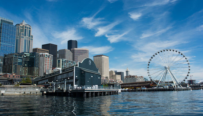 Skyline und Hafenviertel von Seattle, USA