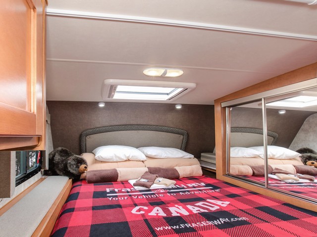 Pick-up Camper: intérieur d’un camping-car à cellule amovible.