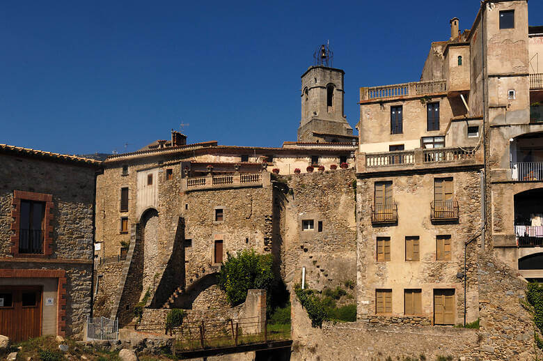 Traditionelle Steinhäuser in Maçanet de Cabrenys