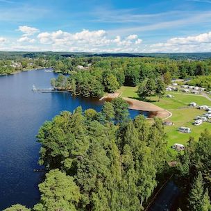 Motorhome pitch in Sweden by a lake