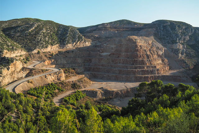 Excavaciones mineras en el parque natural del Garraf