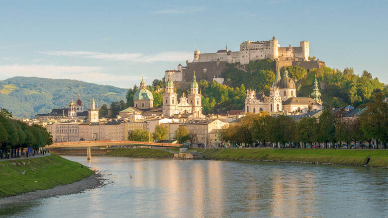 Festung Hohensalzburg in Salzburg mit Fluss