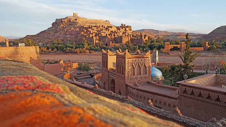 Ait Benhaddou Kasbah im Atlasgebirge von Marokko bei Sonnenuntergang