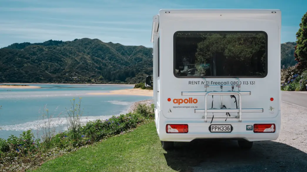 Apollo Euro Quest an einem Fjord