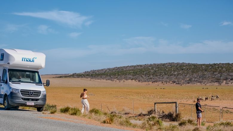 Camper langs de weg in Australië