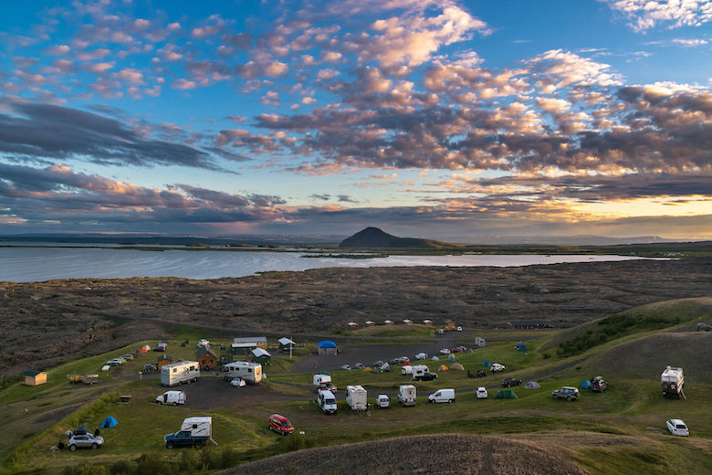 Rund um den See gibt es schöne Camping-Möglichkeiten