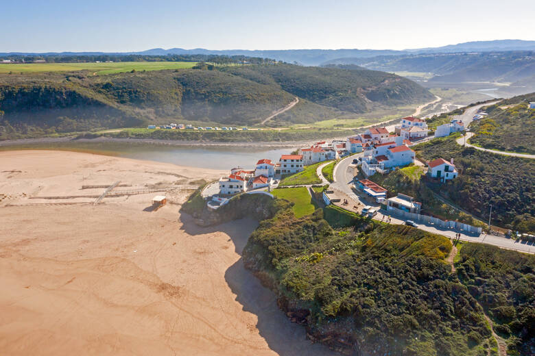 Das Dorf  Odeceixe in Portugal am Meer