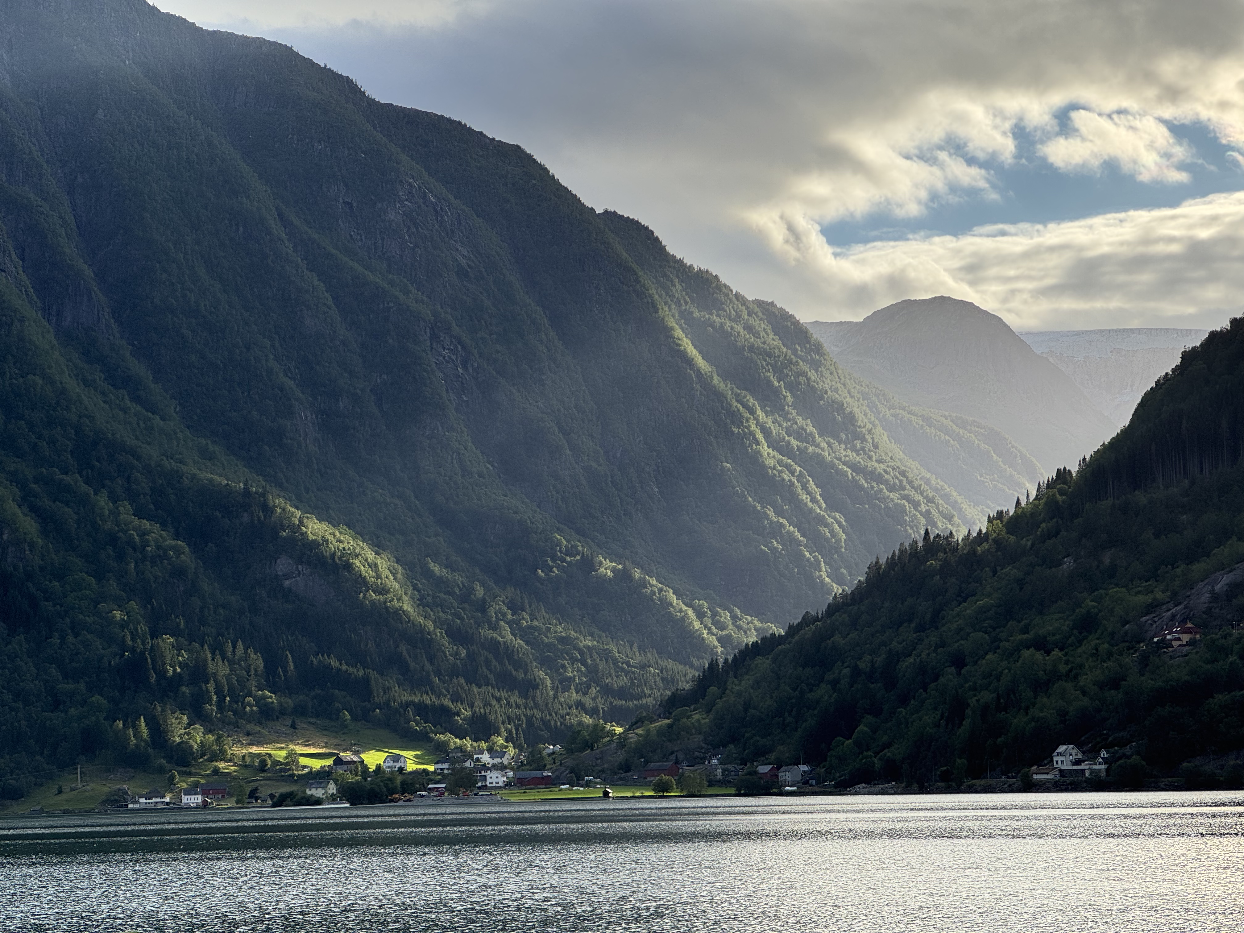 Fjord und Berge in Norwegen