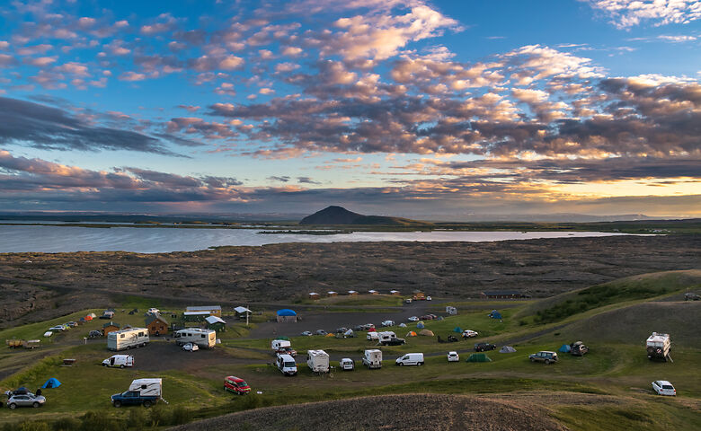 Campeerders in IJsland aan het Mývatn-meer