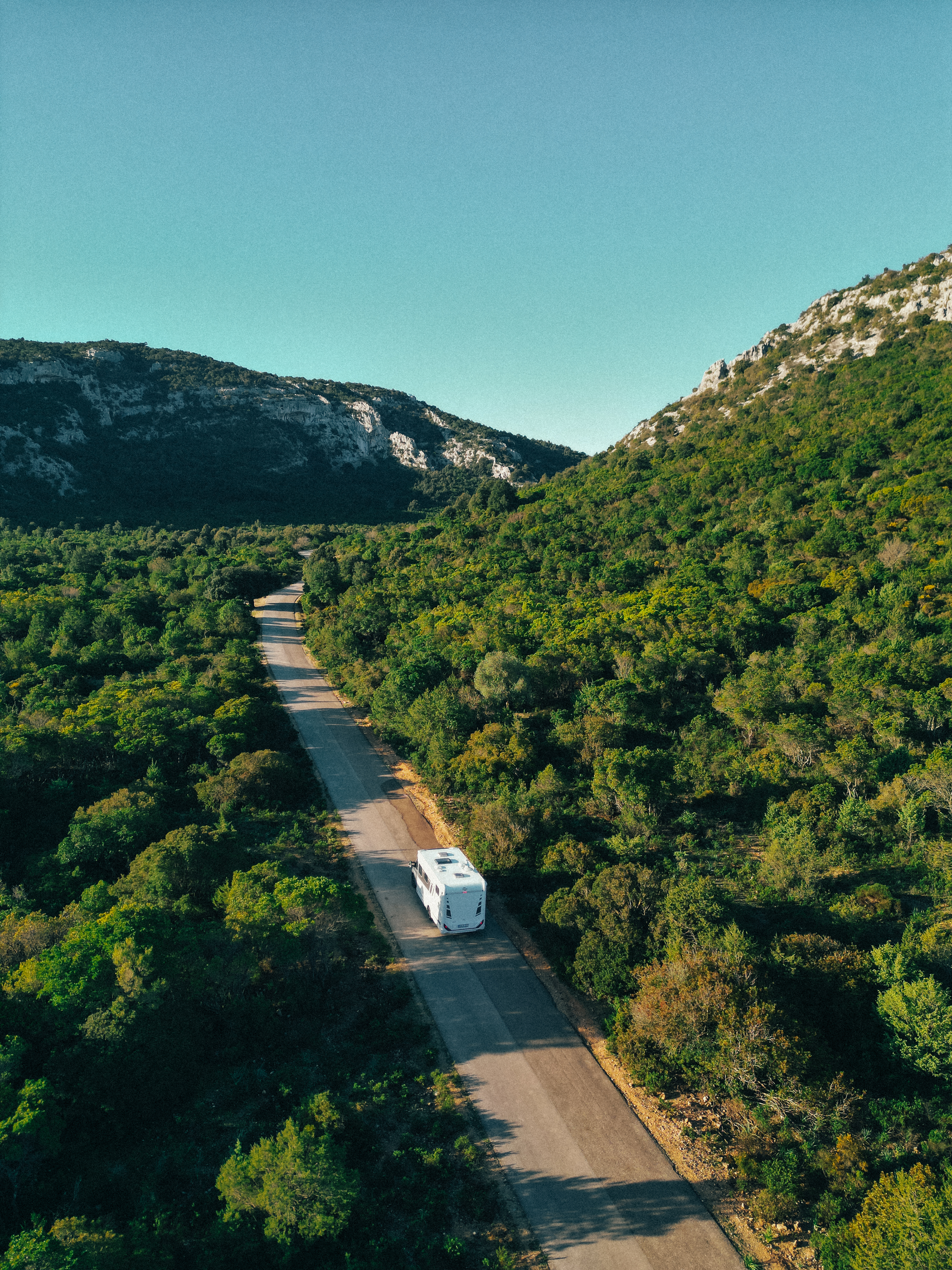 Wohnmobil auf Straße auf Sardinien