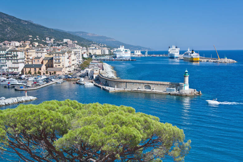 Hafen der Stadt Bastia auf Korsika