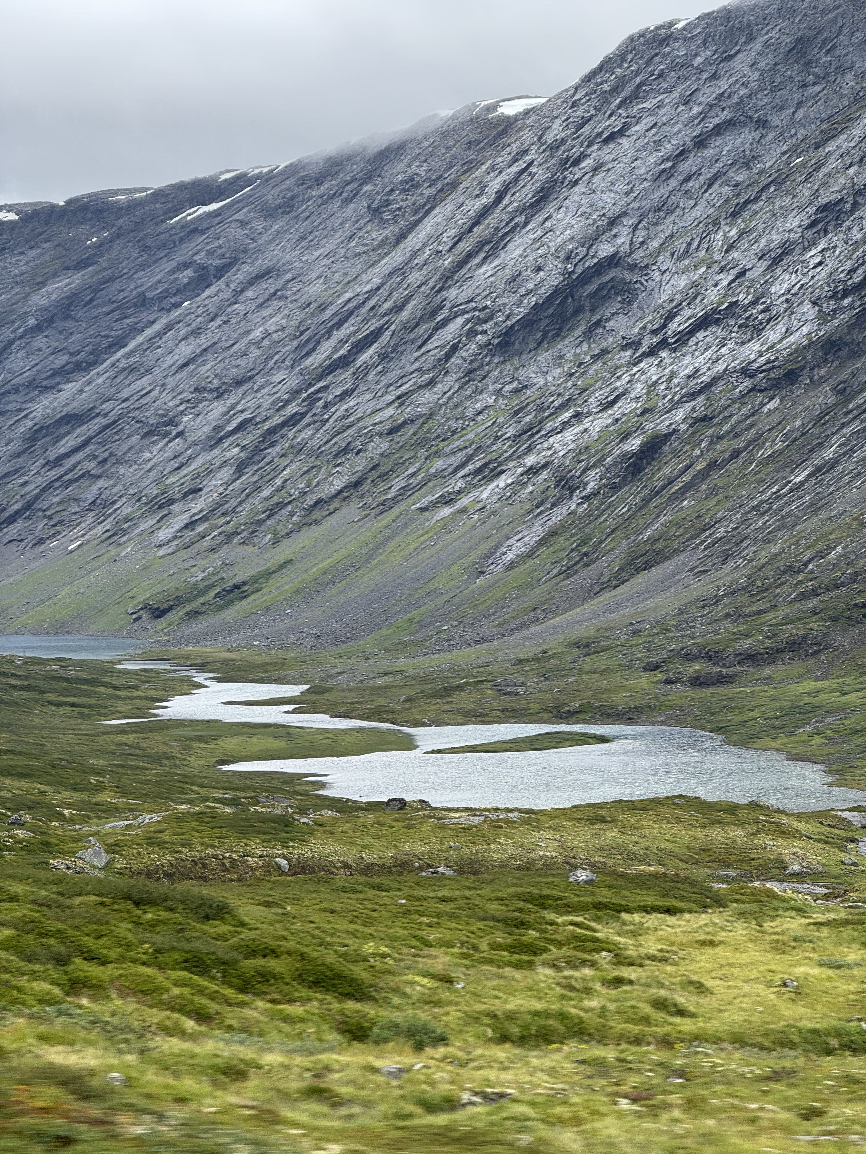 Berge und Wasser am Geirangerfjord in Norwegen