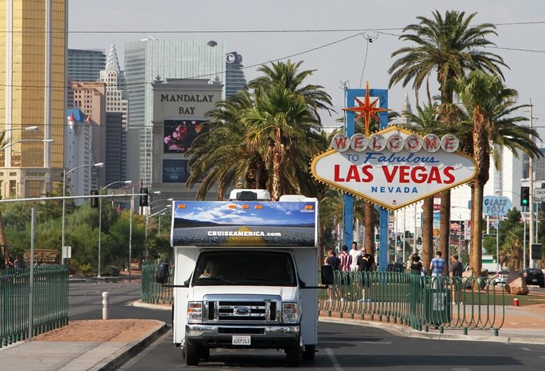 Wohnmobil am Las Vegas Sign