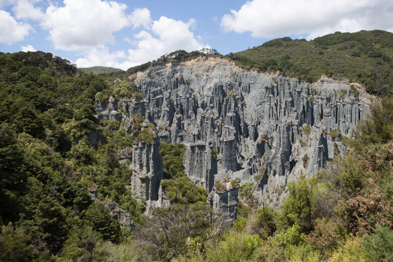 Putangirua Pinnacles in Neuseeland vom Lookout betrachtet