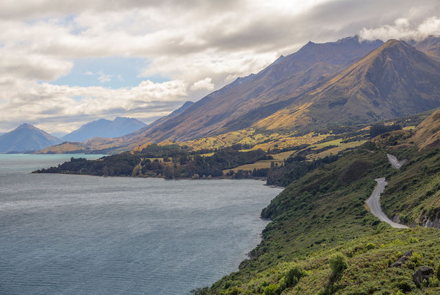 Spectacular road through the mountains at Lake Wakatipu, New Zealand