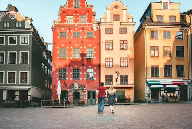 Casas de colores y arquitectura en Estocolmo Stortorget, Suecia