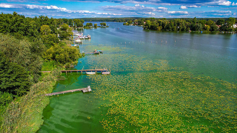 Templiner See mit Bootsstegen in Potsdam