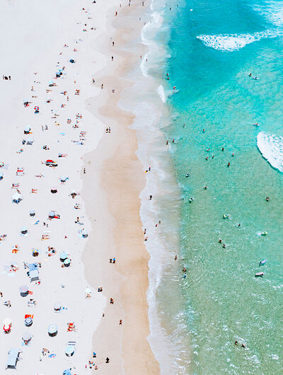 Strand mit azurblauem Wasser an der Ostküste Australiens 