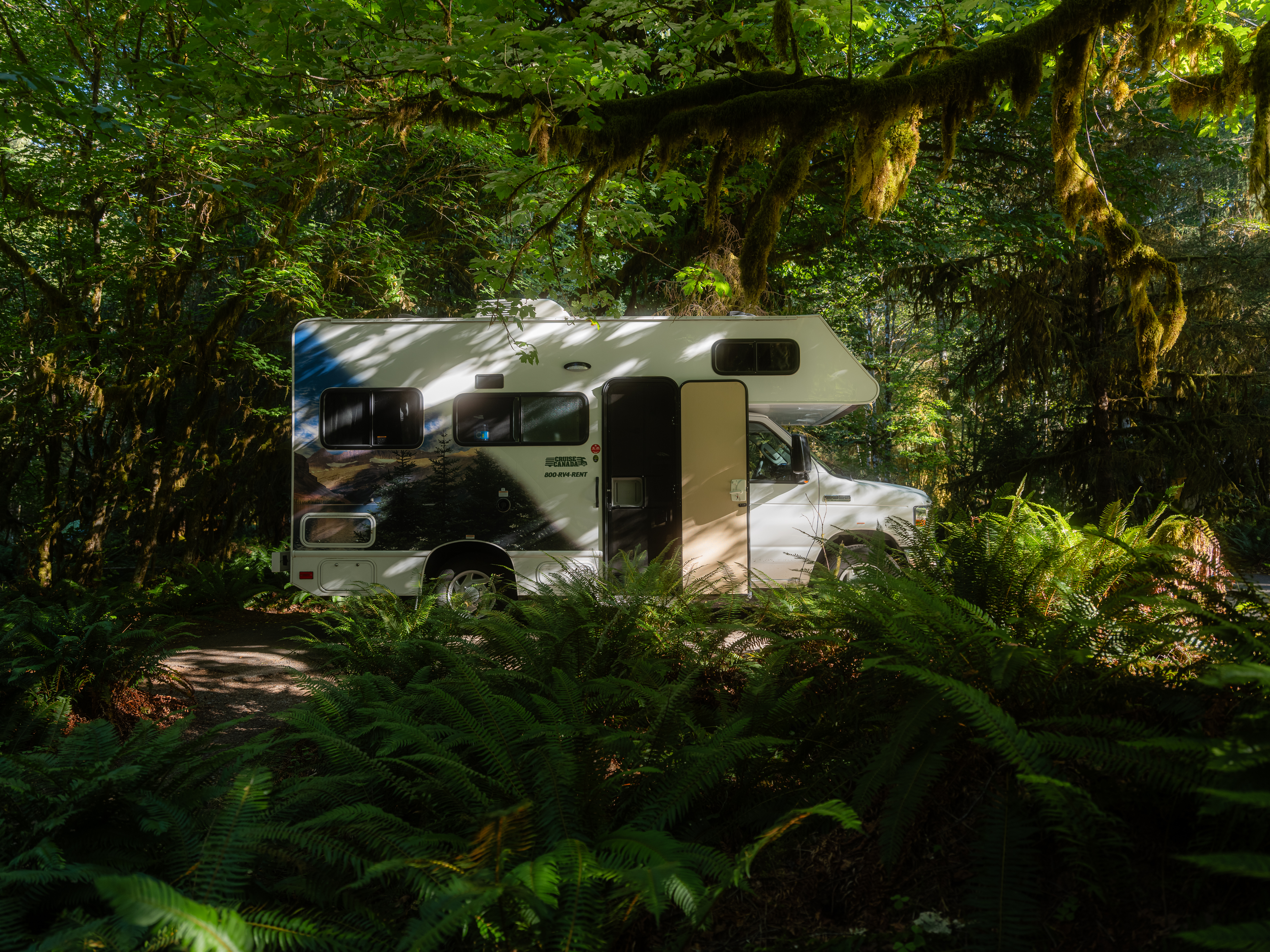 Wohnmobil in Kanada auf einem Naturcampingplatz