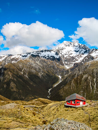 Wanderweg mit Hütte auf der Südinsel von Neuseeland 