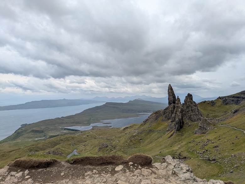 Blick von der Aussichtsplattform des Old Man of Storr auf die Isle of Skye