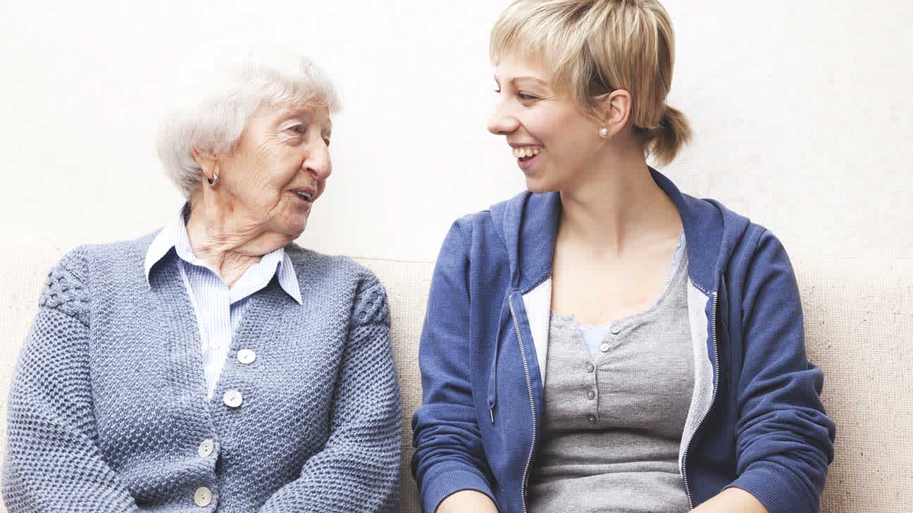 Anziana e caregiver