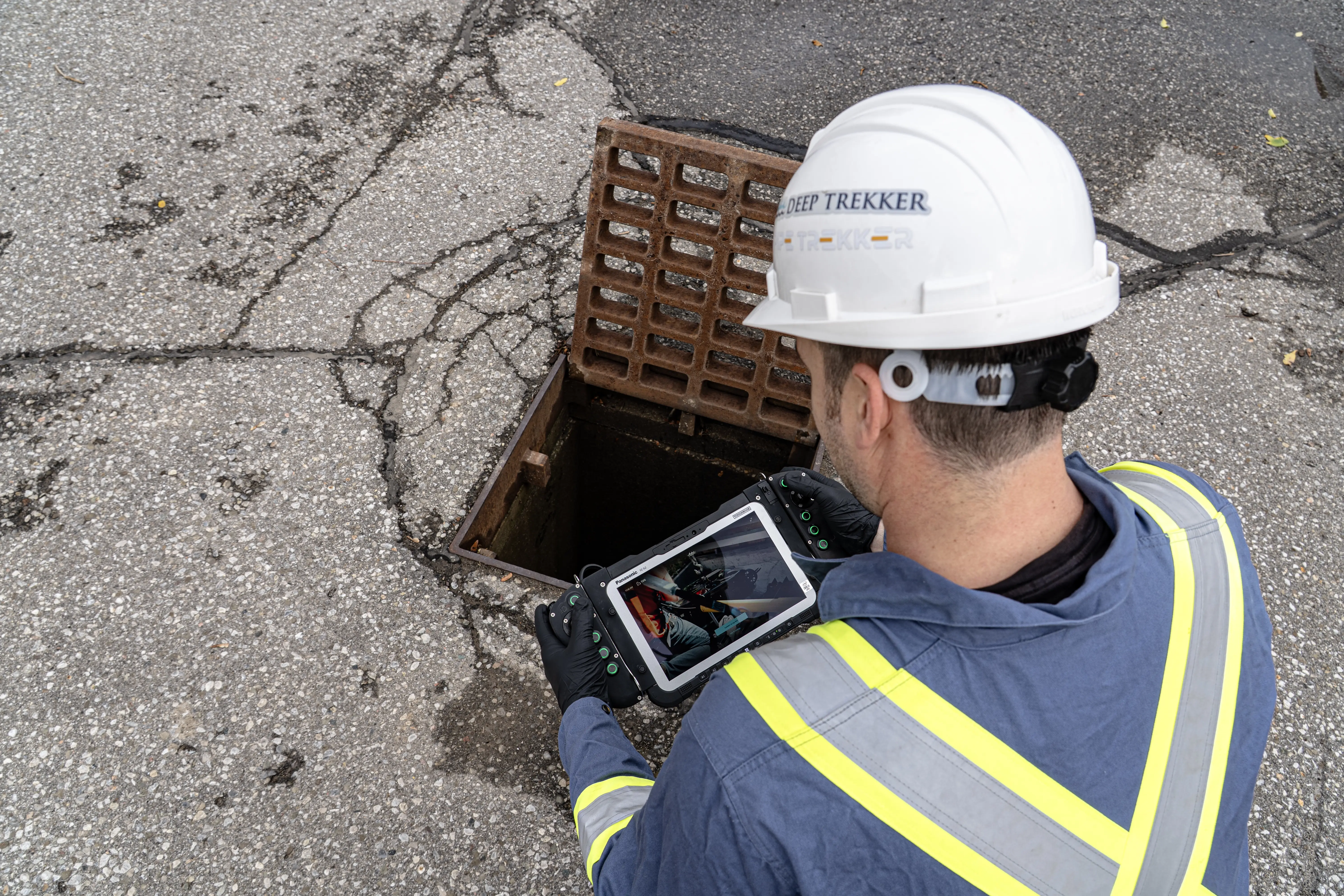 crawler-operator-tablet-controller-manhole