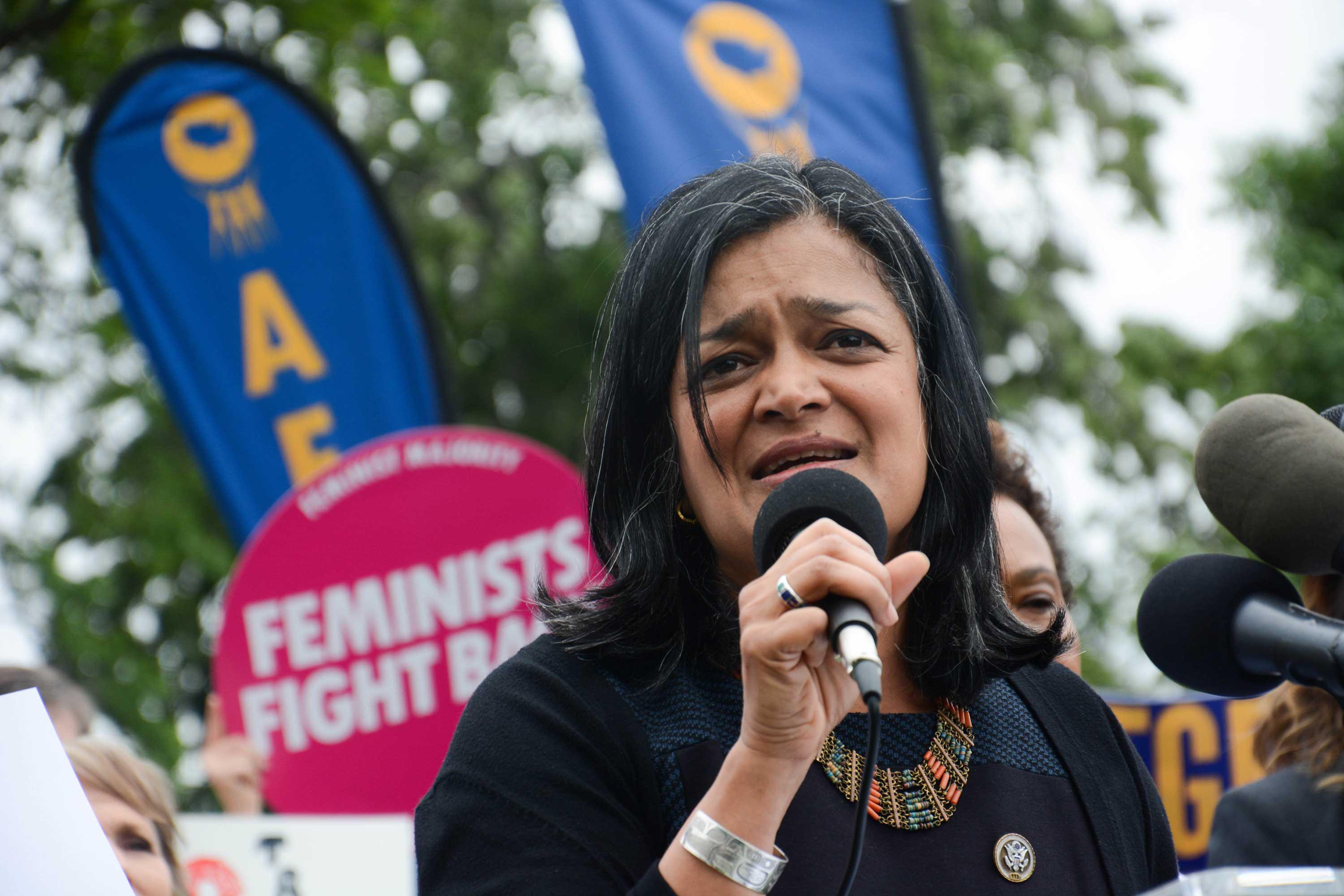 Прамила джаяпал. Jayapal. Pramila. South America women politicians.