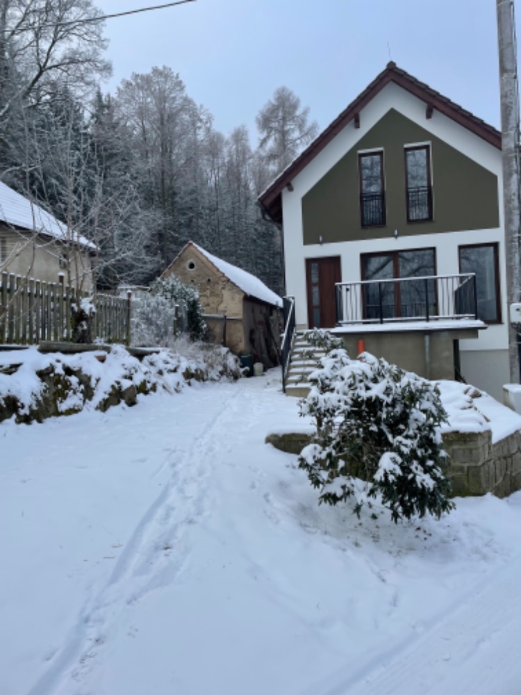 Domecek Jalovci pohled v zimě