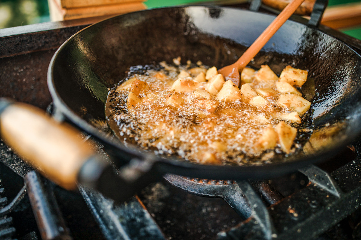 The Reason You Should Steer Clear Of Cooking Acidic Dishes In A Wok