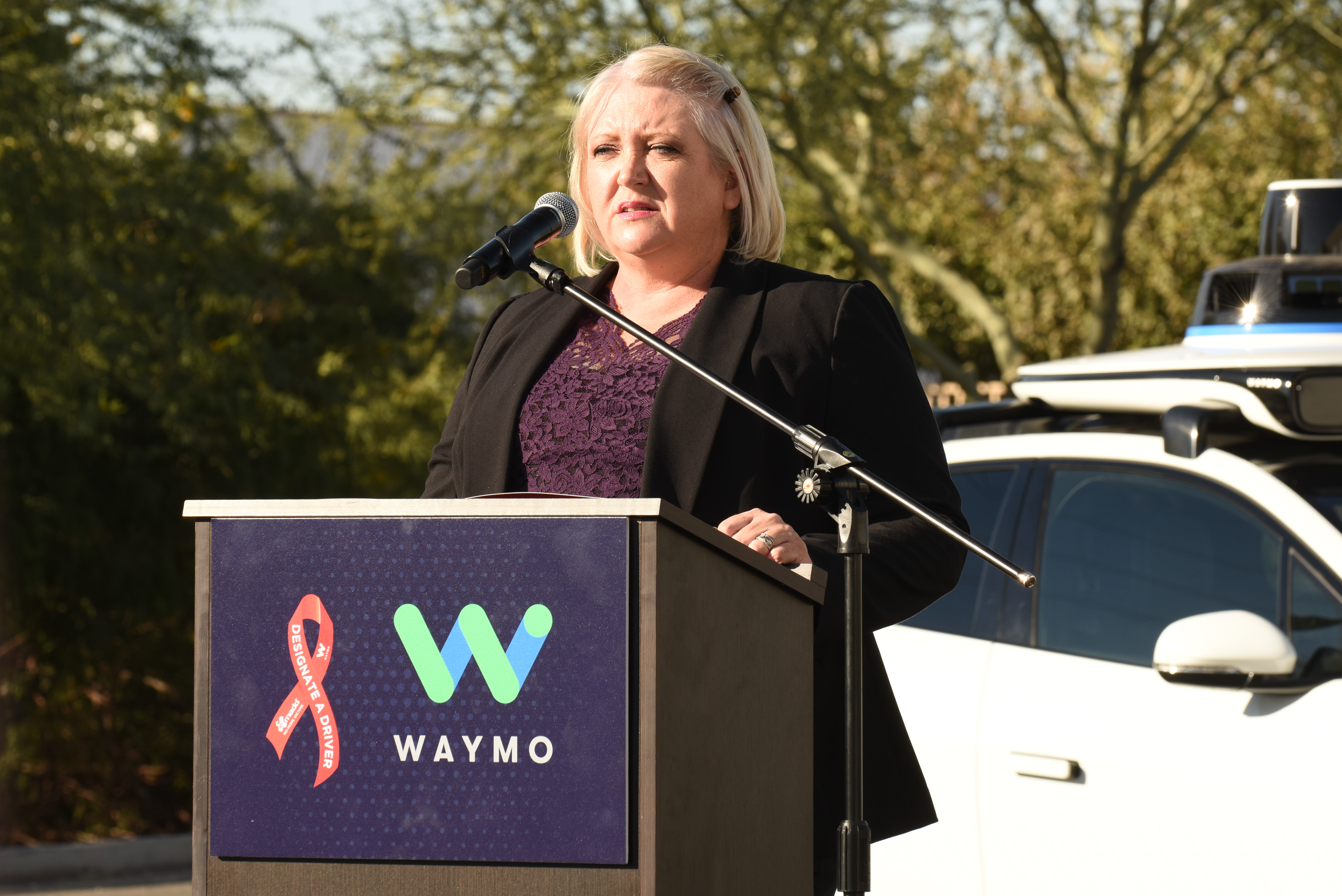 Jennifer Thompson speaking at a podium