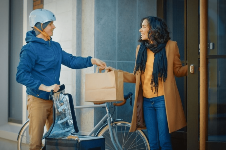 deliverect-why-food-delivery-is-a-must-have-for-your-restaurant