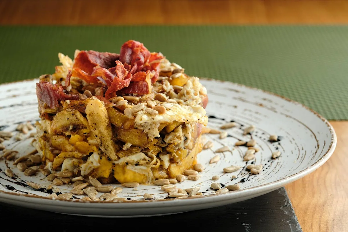 Huevos rotos con jamón