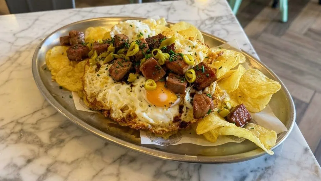 Patatas chips con atún rojo