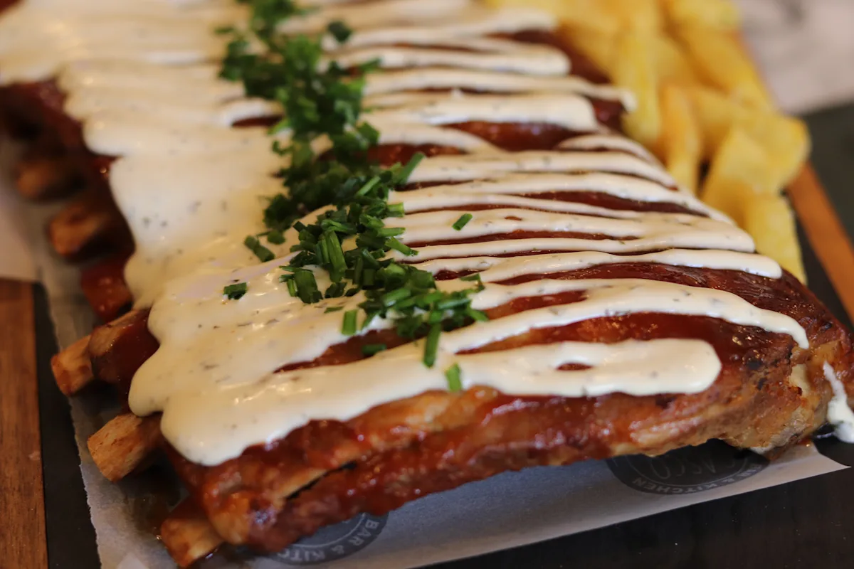 Costillas asadas a baja temperatura con bbq bourbon